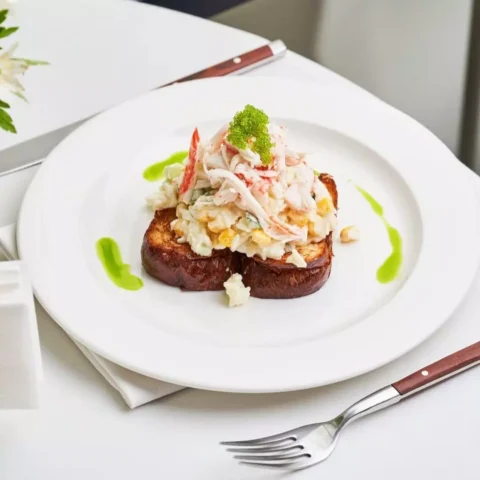 Обеденное меню Le Gosse - Крабовый салат на тосте