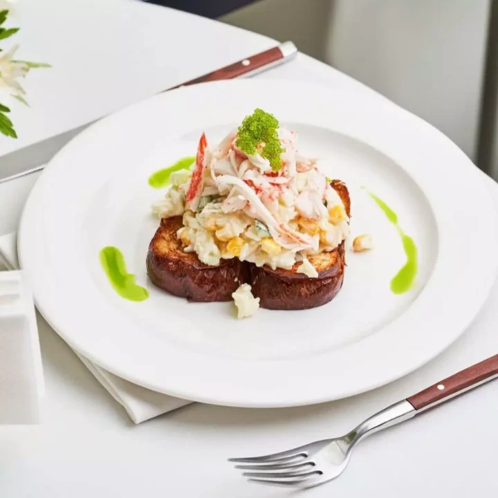 Обеденное меню Le Gosse - Крабовый салат на тосте