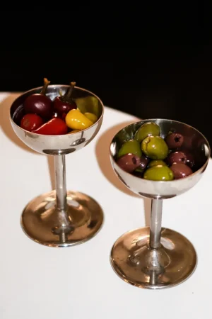 Оливки и маринованные перцы