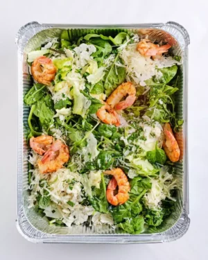 Зеленый салат с креветками из новогоднего меню ресторана Le Gosse
